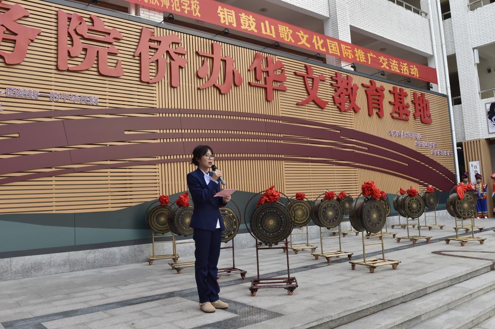 7.唐柳老师主持交流活动(1).jpg 7.唐柳老师主持交流活动(1).jpg