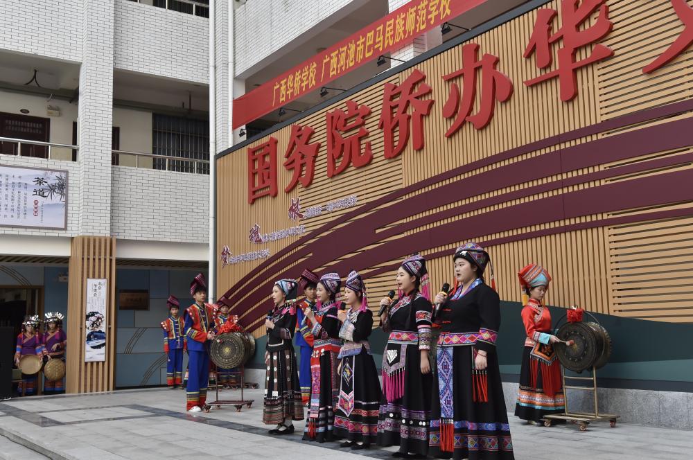 9.巴马民师女生演唱壮族山歌(1).jpg 9.巴马民师女生演唱壮族山歌(1).jpg